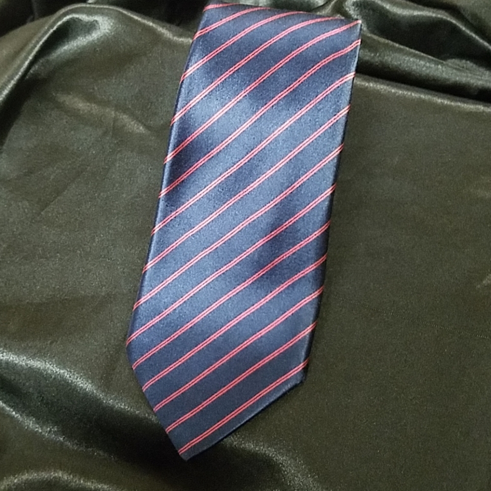 OSCAR DE LA RENTA Navy Blue & Red Striped Silk Tie